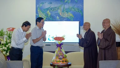 Lãnh đạo tỉnh Bà Rịa - Vũng Tàu tặng quà và thăm hỏi chư tôn giáo phẩm GHPGVN trong niềm hoan hỷ