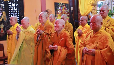 Chư tôn giáo phẩm Ban Trị sự GHPGVN TP.Thủ Đức niêm hương bạch Phật