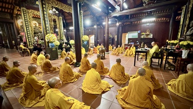 Chư Tăng thính giới chung tại tổ đình Hội Sơn