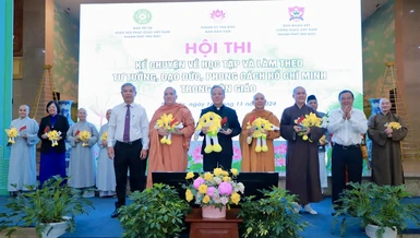 Chức sắc, chức việc đại diện cho các đơn vị cơ sở tôn giáo đạt giải cao trong hội thi