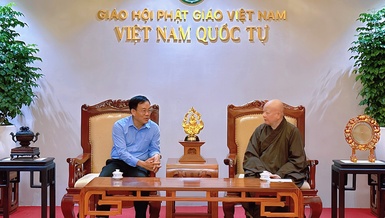 Hòa thượng Thích Lệ Trang, Phó Chủ tịch Hội đồng Trị sự, Trưởng ban Trị sự GHPGVN TP.HCM cùng ông Nguyễn Duy Tân, Giám đốc Sở Tôn giáo và Dân tộc TP.HCM 
