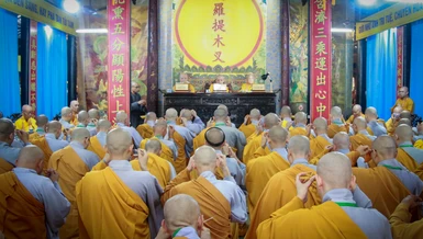Các giới tử thọ lãnh giới pháp tại giới trường chùa Phước Hưng