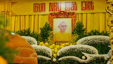 Di ảnh Trưởng lão Hòa thượng Thích Từ Thông (1928-2025) tại Giác linh đường Trường Trung cấp Phật học TP.HCM - Ảnh: Nguyện Truyền/BGN
