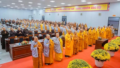 Chư Tăng Ni tại Hà Nội đón nhận Giáo chỉ tấn phong giáo phẩm của Ban Thường trực Hội đồng Chứng minh