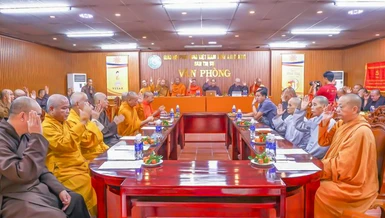 Chư tôn đức Ban Thường trực Ban Trị sự GHPGVN tỉnh An Giang biểu quyết thống nhất nhiều nội dung quan trọng tại phiên họp