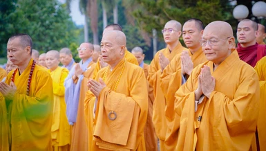 Ban Trị sự GHPGVN TP.Đồng Nai viếng Nghĩa trang Liệt sĩ và tưởng niệm chư vị Tổ sư nhân Tuần lễ Phật đản Phật lịch 2570