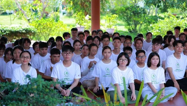 Các bạn trẻ tham gia khóa tu “Hạnh phúc ở đây bây giờ” lần V tại thiền viện Trúc Lâm Bình Phước