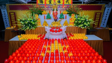 Lễ tưởng niệm, cầu siêu các anh hùng liệt sĩ tại Bát hương Nhà mồ thuộc Khu di tích trại giam Phú Quốc - Ảnh: Tâm Quý