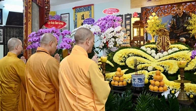 Lễ tưởng niệm Tiểu tường Trưởng lão Hòa thượng Thích Trí Tịnh và bổ nhiệm trụ trì Linh Phong Thiền Uyển diễn ra sáng nay 27-9 (17-8-Bính Ngọ) - Ảnh: Tịnh Mạnh