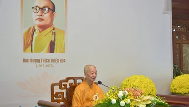 Đức Pháp chủ GHPGVN quang lâm thiền viện Thường Chiếu (Đồng Nai) dâng hương tưởng niệm húy nhật Trưởng lão Hòa thượng Thích Thiện Hoa và giáo giới Tăng Ni thiền phái Trúc Lâm vào sáng ngày 30-1 - Ảnh: Quảng Đạo