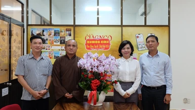 Đoàn đại diện Cục An ninh nội địa - Bộ Công an thăm, chúc mừng Báo Giác Ngộ nhân đại lễ Phật đản Phật lịch 2568 - Ảnh: Lương Hoàng