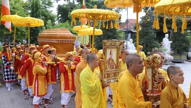 Phụng tống kim quan Hòa thượng Thích Huệ Trí nhập bảo tháp tại tổ đình Kim Tiên, cố đô Huế