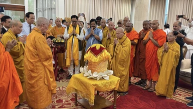 Xá-lợi Phật - Quốc bảo Ấn Độ vừa về đến Việt Nam