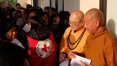 Những chặng gần cuối của hành trình “Tết yêu thương Xuân Bính Ngọ 2026”, hơn 2.000 phần quà đã được trao tận tay người dân tại tỉnh Hưng Yên - Ảnh: Nguyễn Cường