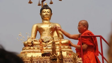 Lễ rước tượng Phật Phra Singh trong mùa Songkran được xem là truyền thống lâu đời và thiêng liêng với người dân tại Chiang Mai - Ảnh: Chiang Mai Post