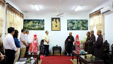 Ban Trị sự GHPGVN huyện Củ Chi chúc tết chính quyền huyện