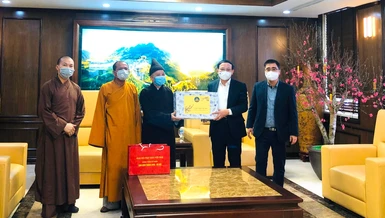  Ban Trị sự thăm và chúc tết tại cơ quan Tỉnh ủy - Ảnh: TĐH