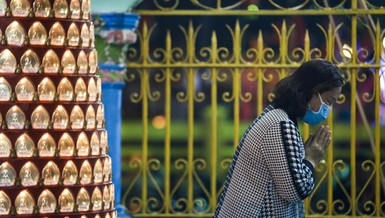 Nguyện ngày an lành, đêm an lành - Ảnh: Liêu Lãm