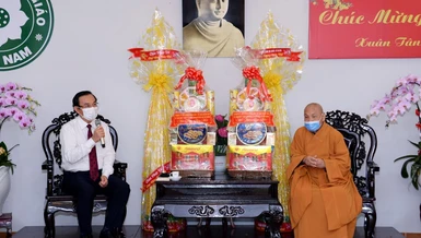 Hòa thượng Thích Thiện Nhơn tiếp Bí thư Thành ủy Nguyễn Văn Nên