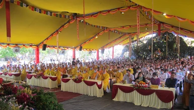 Quang cảnh lễ bổ nhiệm và đặt đá xây dựng chánh điện chùa Đức Lâm