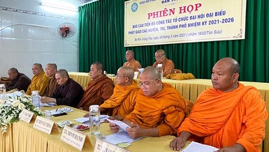 Chư tôn đức chủ tọa hội nghị mở rộng của Ban Trị sự tỉnh Bà Rịa - Vũng Tàu