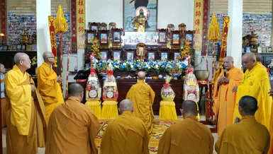 Ban Quản trị chùa Viên Minh, môn đồ pháp quyến thành kính tưởng niệm cố Hòa thượng Thích Vĩnh Thiệu