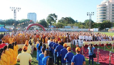 Ban Trị sự tỉnh tổ chức Đại lễ Phật đản Phật lịch 2558 tại sân vận động Lam Sơn, thành phố Vũng Tàu