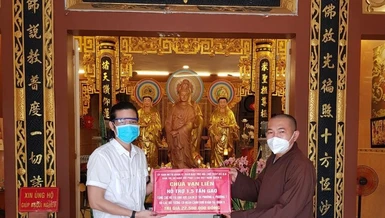 Anh Nguyễn Minh Luân ủng hộ đến Thượng tọa Thích Lệ Quang 1,5 tấn gạo để tặng đến người nghèo