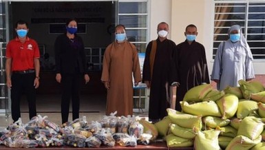 Ban Trị sự GHPGVN huyện Gò Quao tiếp tục chia sẻ 200 phần quà đến gia đình khó khăn