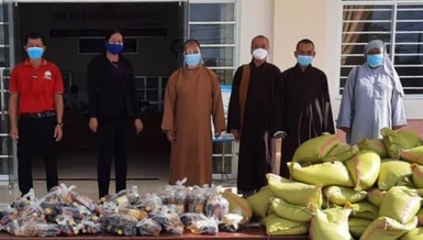 Ban Trị sự GHPGVN huyện Gò Quao tiếp tục chia sẻ 200 phần quà đến gia đình khó khăn