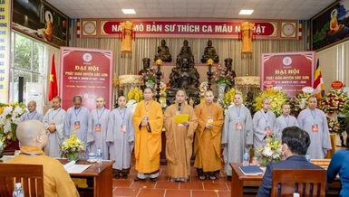 Chư tôn đức tân Ban Trị sự Phật giáo huyện Sóc Sơn lần IX (2021-2026) ra mắt đại hội