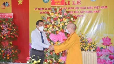 Phạm Hồng Thái chúc mừng Hòa thượng Thích Niệm Thới nhân Kỷ niệm 40 năm thành lập GHPGVN