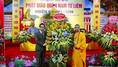 Ban Tôn giáo Chính phủ tặng hoa chúc mừng đại hội