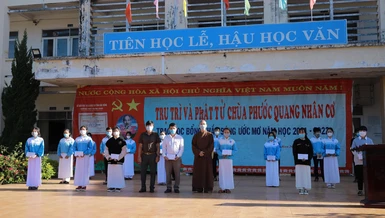 Chùa Phước Quang đã trao tặng 25 suất học bổng