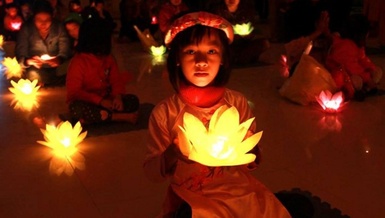 Chùa Chí Linh, tỉnh Nghệ An hoa đăng Kỷ niệm ngày Đức Phật thành đạo (2017) - Ảnh: Hữu Tình