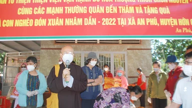 Hòa thượng Thích Chơn Nguyên, Trưởng Ban Từ thiện thiền viện Vạn Hạnh chúc Tết đến bà con địa phương
