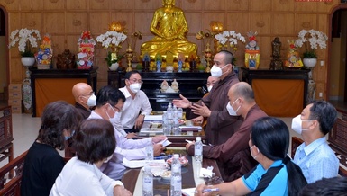 Buổi họp Ban Tổ chức lễ tang cư sĩ Tống Hồ Cầm tại chùa Hải Quang