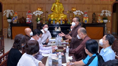 Buổi họp Ban Tổ chức lễ tang cư sĩ Tống Hồ Cầm tại chùa Hải Quang
