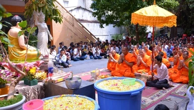 Chư Tăng, Phật tử chùa Candaransi mừng Tết Chôl Chnăm Thmây