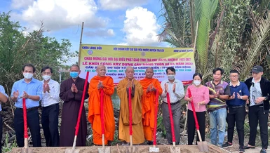 Lễ khởi công cầu nông thôn số 65 - năm 2022 chào mừng Đại hội Phật giáo tỉnh Trà Vinh - Ảnh: L.B