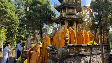 Nhiễu tháp - Ảnh: Nhân Lạc