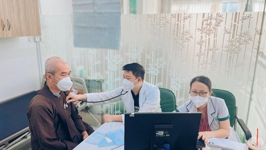 Chư Tăng Ni hành giả an cư được khám sức khỏe miễn phí