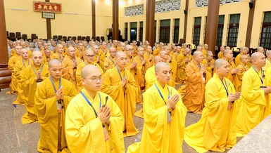 Giới tử tấn đàn thọ nhận giới pháp tại giới trường Tăng - tổ đình Hội Khánh