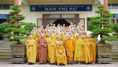 Đoàn chư tôn đức Ban Thường trực Ban Trị sự GHPGVN tỉnh thăm trường hạ Tỉnh Hội