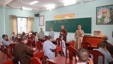 Ban Giám hiệu, Hội đồng thi khuyến tấn Tăng Ni sinh làm bài thi tốt