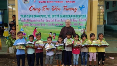 Hội Từ thiện chùa Long Phước "Cùng em đến trường", tại tỉnh Gia Lai