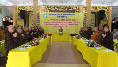 Chư tôn đức niệm Phật cầu gia hộ