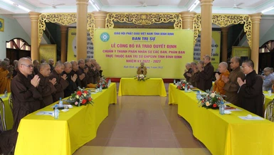 Chư tôn đức niệm Phật cầu gia hộ