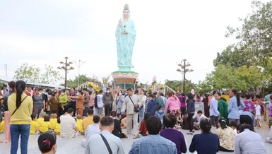 Quán Âm Phật Đài trong ngày vía Đức Quán Thế Âm