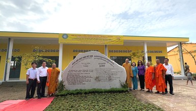 Bàn giao phòng học cho chư Tăng tại chùa Tăng Du, xã Lạc Hoà, thị xã Vĩnh Châu